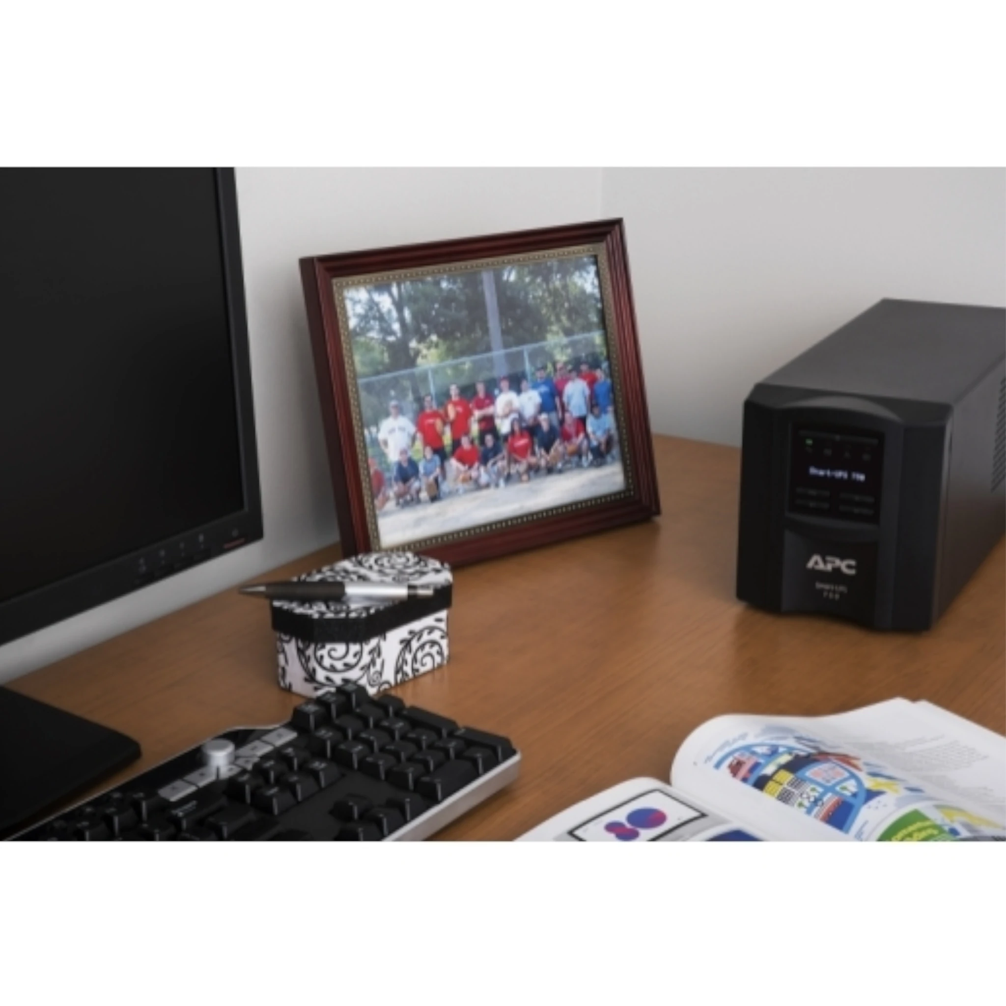 APC Smart-UPS SMT750IC, Line Interactive, 750VA, Tower, 230V, 6x IEC C13 outlets, SmartConnect Port+SmartSlot, AVR, LCD